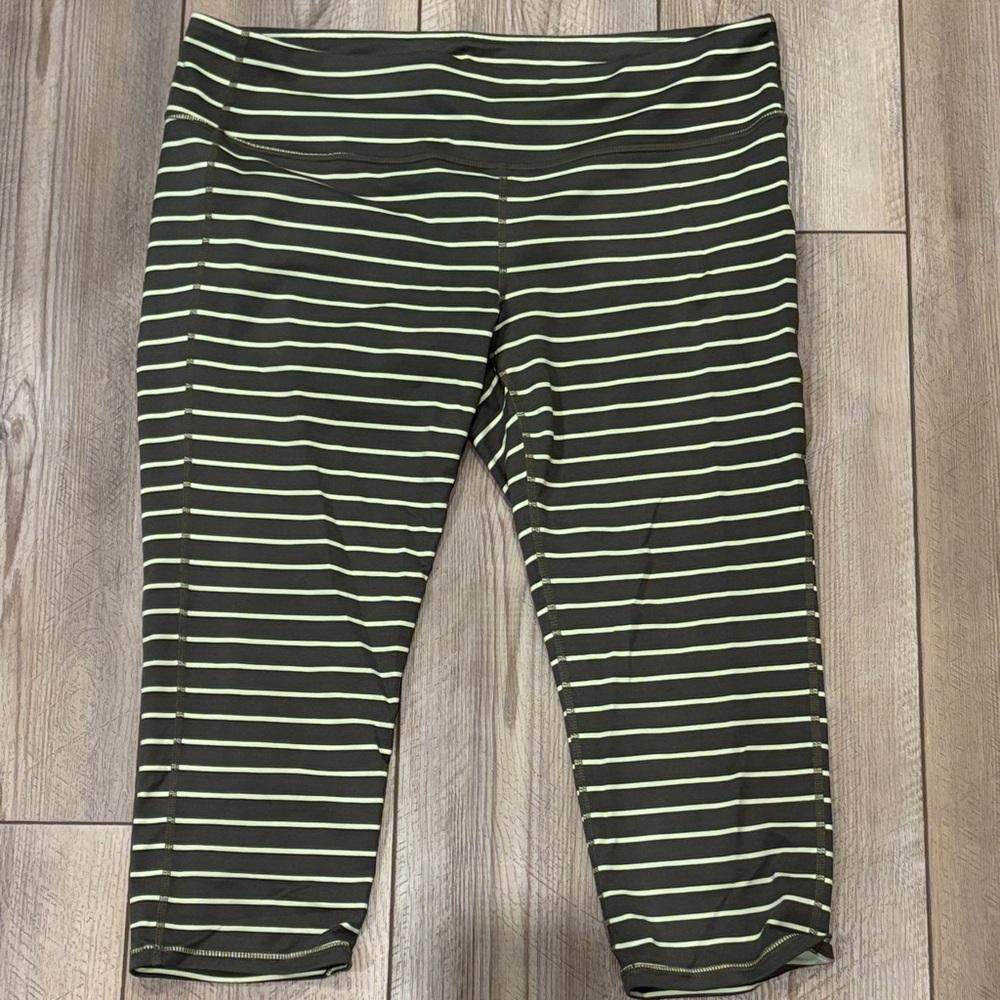 Striped athleta  cropped Leggings